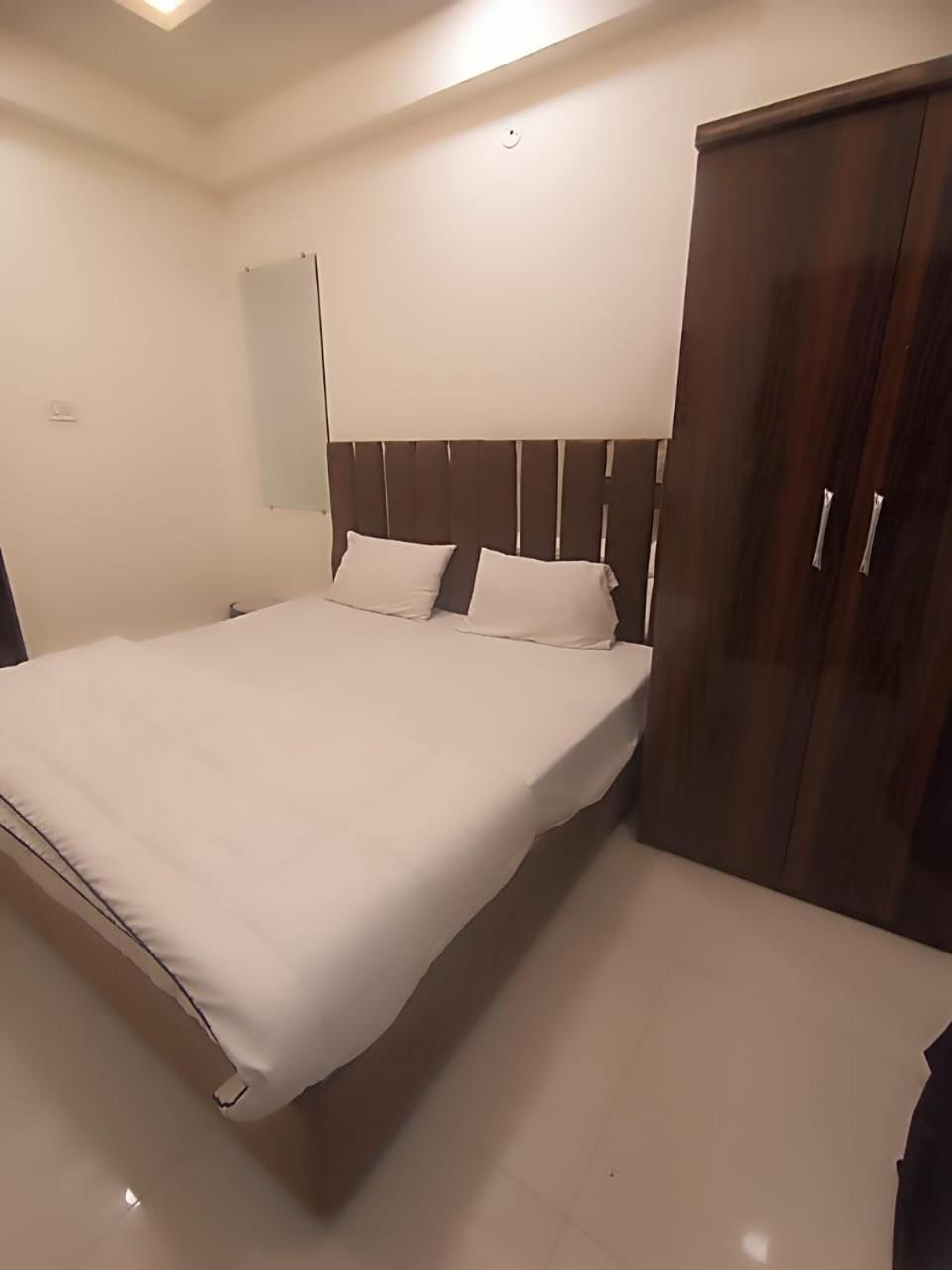 Hotel Kiwi Inn Vijaynagar Scheme 78 Ιντόρ Εξωτερικό φωτογραφία