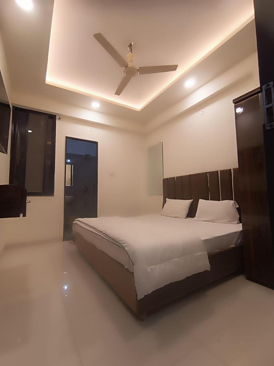 Hotel Kiwi Inn Vijaynagar Scheme 78 Ιντόρ Εξωτερικό φωτογραφία